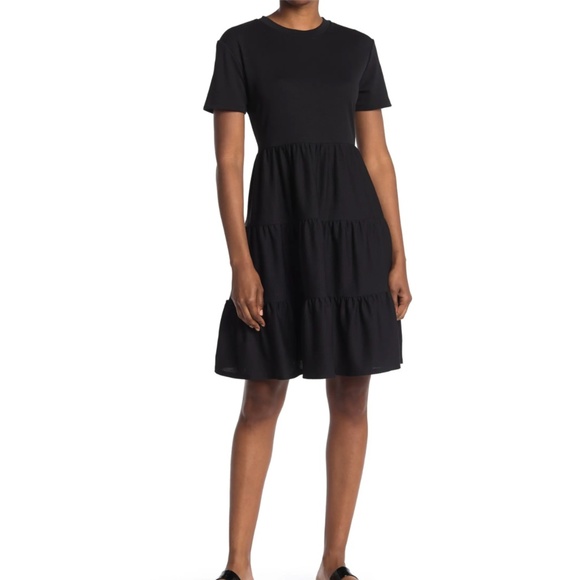 Susina Dresses & Skirts - SUSINA Black Crew Neck Short Sleeve Tiered Dress